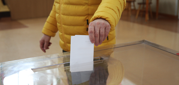 Wybory samorzdowe 2024. Frekwencja w Elblgu i w kraju na godz.17.00