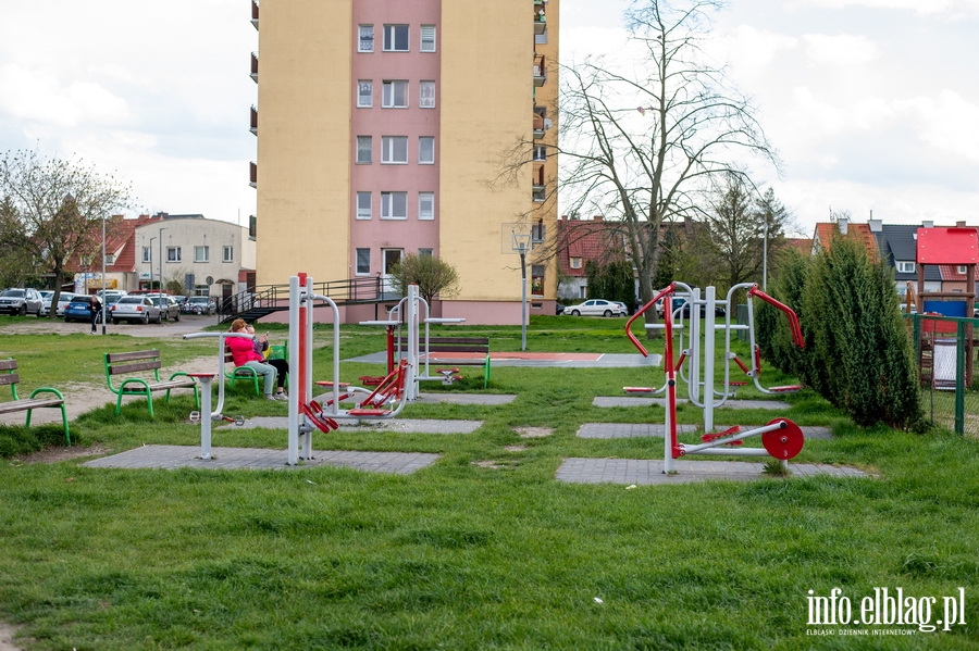 "Plac zabaw przy ul. Malborskiej jest obleganym przez najmodszych, ale jego stan wymaga interwencji", fot. 35