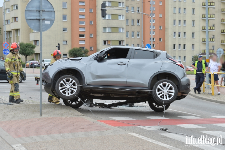 Grony wypadek na skrzyowaniu Robotniczej z Brzesk. Kierowcy zabrani do szpiatala, fot. 15