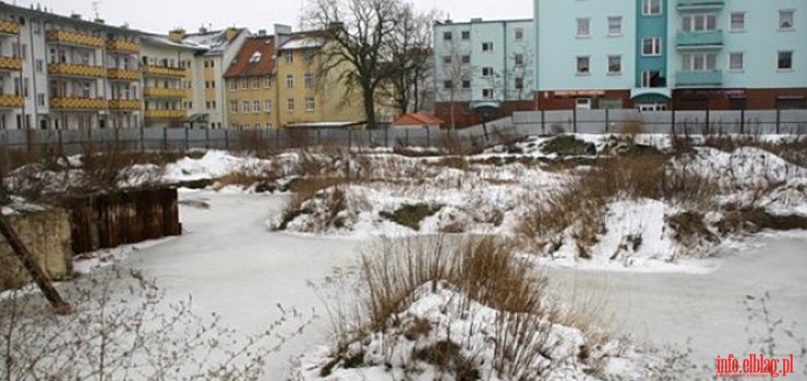 Dwie działki w centrum nadal puste