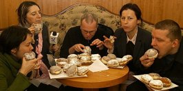 Mistrzostwa  Elbl�ga w Jedzeniu P�czk�w Na Czas