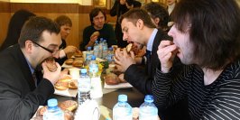 W trzy minuty zjad� ponad 4 p�czki i pobi� rekord