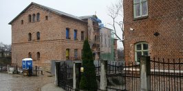 Przeniesiony z ul. Pocztowej zabytek zamieni si� w hotel z basenem