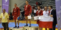 Elbl�scy fighterzy wr�cili z Pary�a z medalami!