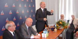 Macierewicz w Elbl�gu oskar�a Rosj� i rz�d PO