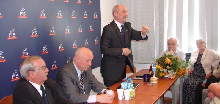 Macierewicz w Elblgu oskara Rosj i rzd PO