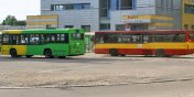 Kierowca autobusu do wsiadajcej pasaerki: Gdzie ku..a? To nie przystanek!
