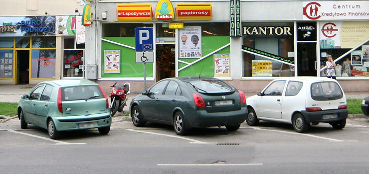 Dosta mandat, bo zaparkowa auto... poza „kopert”