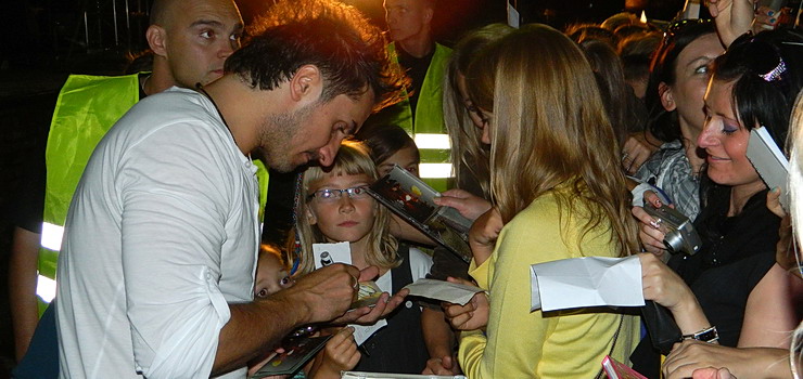 Rozdawa autografy do ostatniego fana - zobacz zdjcia i film