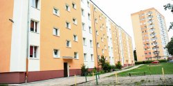 S�siedzi b�agaj� o pomoc dla 93-letniej kobiety, a MOPS twierdzi, �e nic si� nie dzieje