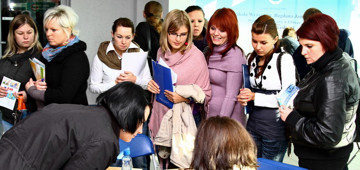 Targi Pracy i Edukacji przycigny tumy bezrobotnych