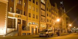 Urzdzaj publiczny szalet i wysypisko mieci na ulicy Kowalskiej - policja szuka rozwizania problemu