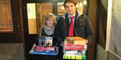 M�odzi Demokraci z miko�ajkow� wizyt� w Domu Dziecka