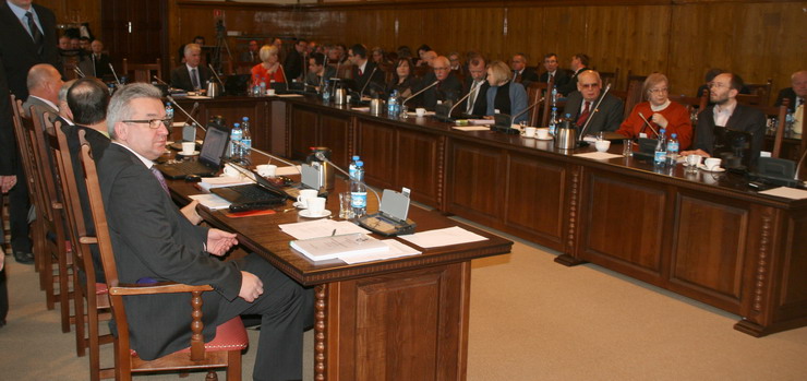 XI Sesja Rady Miejskiej na ywo – przegosowano kolejne podwyki i przyjto budet na 2012 rok