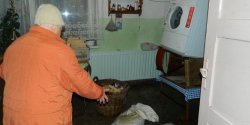 W Nowakowie woda opada. Trwa sprz�tanie skutk�w podtopie�