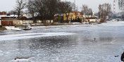 Wejcie na zamarznit rzek Elblg moe zakoczy si tragicznie