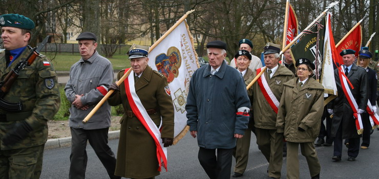 Wybaczy, ale nie zapomnie. Elblskie obchody 72. rocznicy Zbrodni Katyskiej 