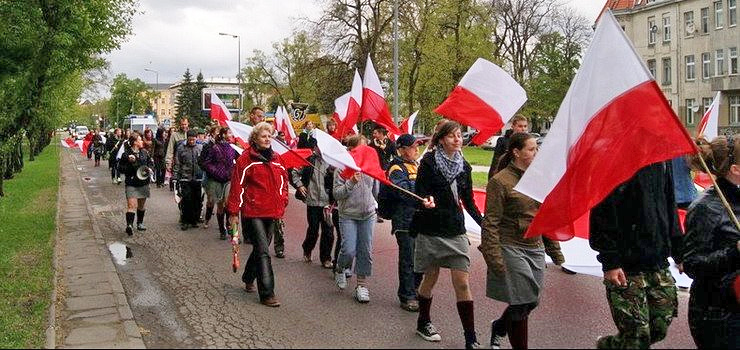 Miejskie uroczystoci majowe niekompletne - felieton Sawomira Kuli