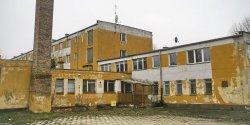 W dawnej bursie szkolnej przy Obro�c�w Pokoju powstanie wi�cej mieszka� komunalnych ni� wcze�niej zak�adano