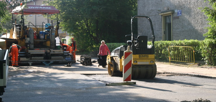 Dobiega końca remont nawierzchni jezdni oraz chodników na ulicy Kajki