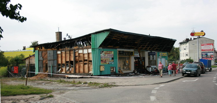 Po spalonych budynkach pozostały tylko zgliszcza.Zobacz materiał zdjęciowy