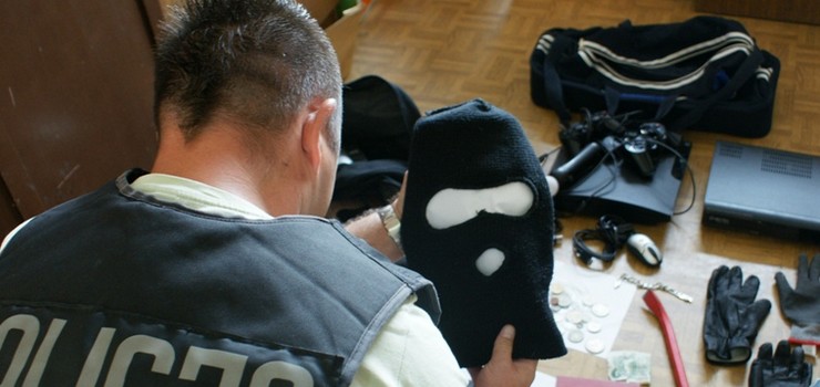 Zdradziy go skradzione buty, ktre mia akurat zaoone