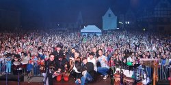 Koncert braci Golec przyci�gn�� t�umy