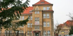 Budynek po by�ym Zespole Szk� Handlowych szuka najemcy