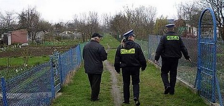 Dziakowcy z policjantami w patrolach