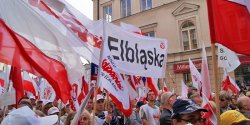 Elbl��anie protestowali w Warszawie w  marszu „Obud� si� Polsko” - zobacz zdj�cia