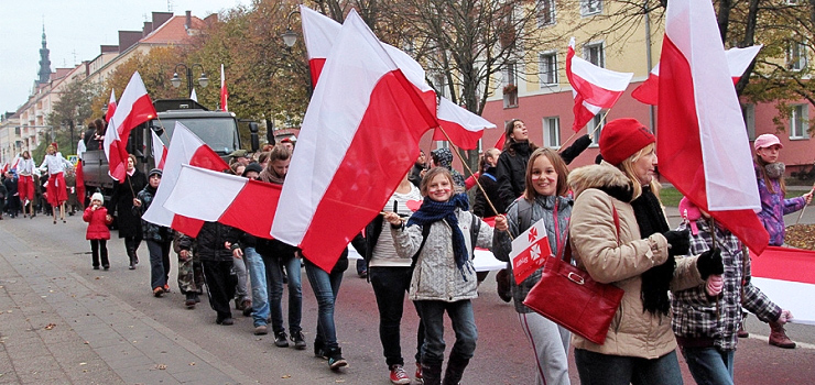 Radosny przemarsz Parady Niepodległości ulicami Elbląga