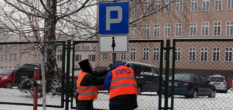 Miejsce parkingowe dla pa z brzuszkiem ju jest