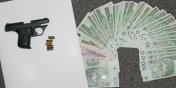 Poszukiwany mczyzna wamywa si do mieszka