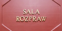 Na swoim podwrku trzyma armat. Usysza zarzut posiadania broni