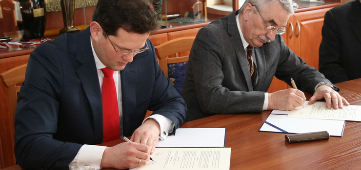 Podpisanie umowy pomidzy PWSZ w Elblgu i Spk EPEC
