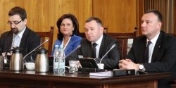 Prezydent podsumowa swoj dziaalno midzy sesjami