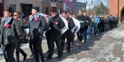 Maturzyci przeszli ulicami Starwki w rytm poloneza - zobacz film