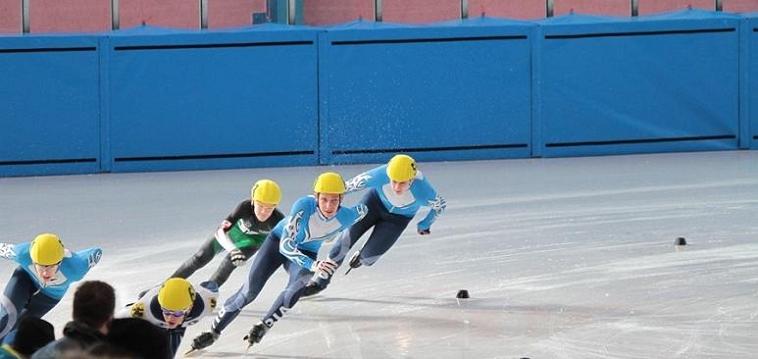 Klub Sportowy Orzeł z medalami Mistrzostw Polski w short tracku