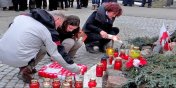 Mimo niewyjaśnionych okoliczności katastrofy smoleńskiej, elblążanie upamiętniają pamięć ofiar tragedii - zobacz zdjęcia