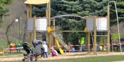 Drabinka, cianka wspinaczkowa i ruchome przejcia. Plac zabaw w Parku Dolinka coraz bardziej kolorowy