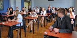 Maturalna batalia trwa. Abiturienci zmierzyli si� dzi� z matematyk�
