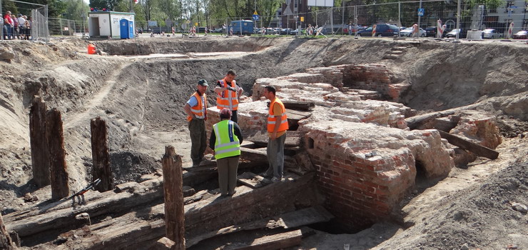 Archeolodzy kopi ju na gboko ponad 3 metrw i nadal odkrywaj kolejne skarby