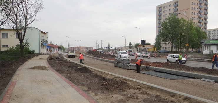 Na 12 Lutego powoli wykluwaj si nowe drogi i chodniki - zobacz fotorelacj