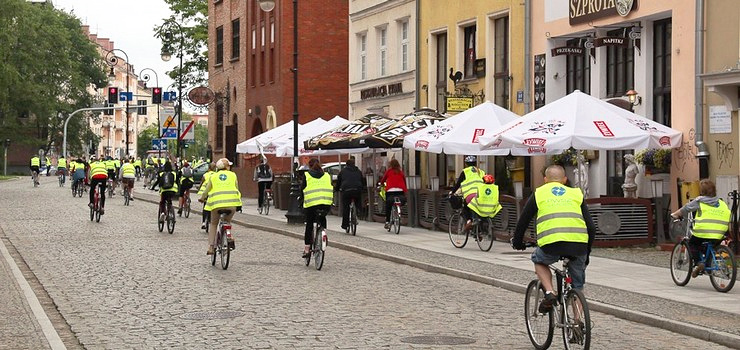 Rajd ulicami Elblga z okazji 15-lecia PWSZ - zobacz fotorelacj