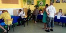 Frekwencj� w wyborach poznamy dopiero po przeliczeniu wszystkich g�os�w