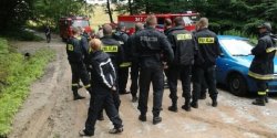 Po wskazaniach jasnowidza policja i stra�acy w akcji 