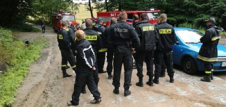 Po wskazaniach jasnowidza policja i straacy w akcji 