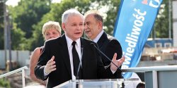 Prezes PiS Jaros�aw Kaczy�ski przje�d�a dzi� do Elbl�ga