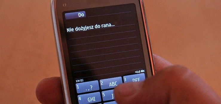 Elbląg: Za smsy poszedł… siedzieć