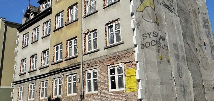 Wielorodzinny i wyremontowany. Miasto uzyskao 9  nowych mieszka komunalnych